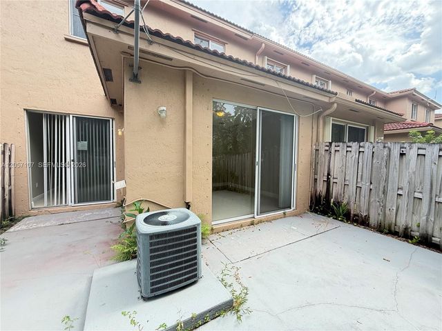7663 N Southwood Cir, Davie, FL 33328