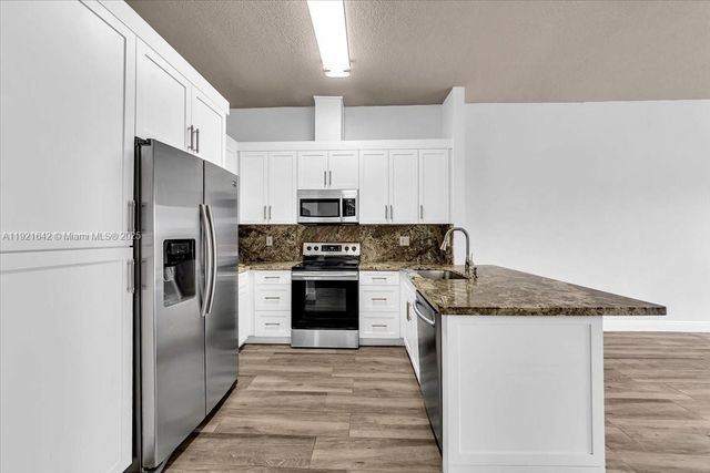 16283 SW 83rd St, Miami, FL 33193