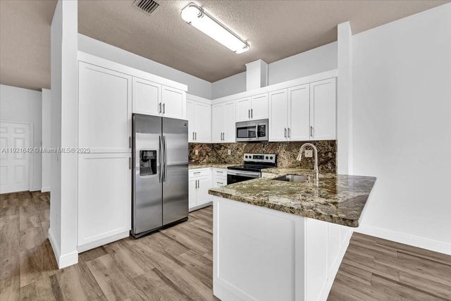 16283 SW 83rd St, Miami, FL 33193