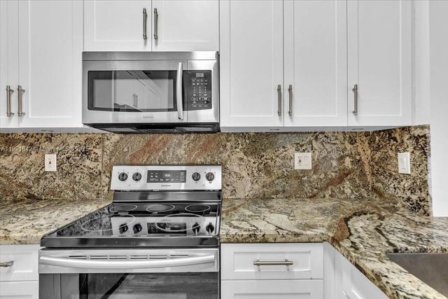 16283 SW 83rd St, Miami, FL 33193