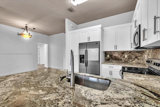 16283 SW 83rd St, Miami, FL 33193