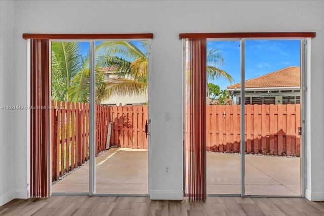 16283 SW 83rd St, Miami, FL 33193