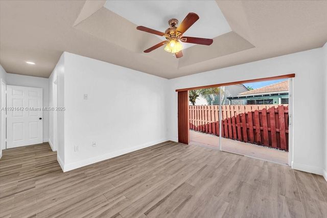 16283 SW 83rd St, Miami, FL 33193