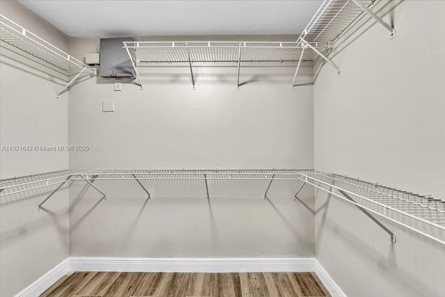 16283 SW 83rd St, Miami, FL 33193