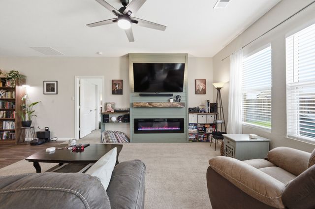 405 Willow Creek Drive, Glenn Heights, TX 75154