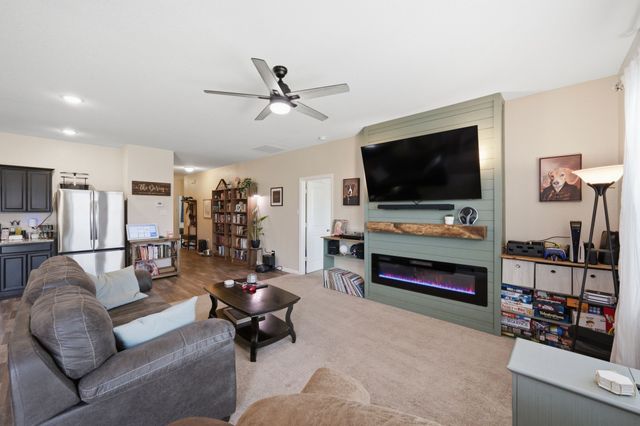 405 Willow Creek Drive, Glenn Heights, TX 75154
