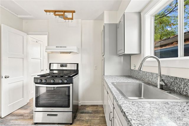 77 N Lima, Sierra Madre, CA 91024