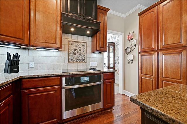 14316 Windsor Drive, Leawood, KS 66224