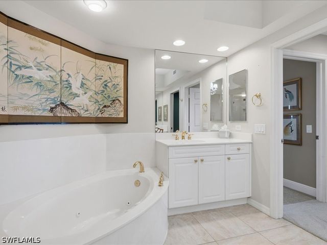 425 Cove Tower DR 901, Naples, FL 34110