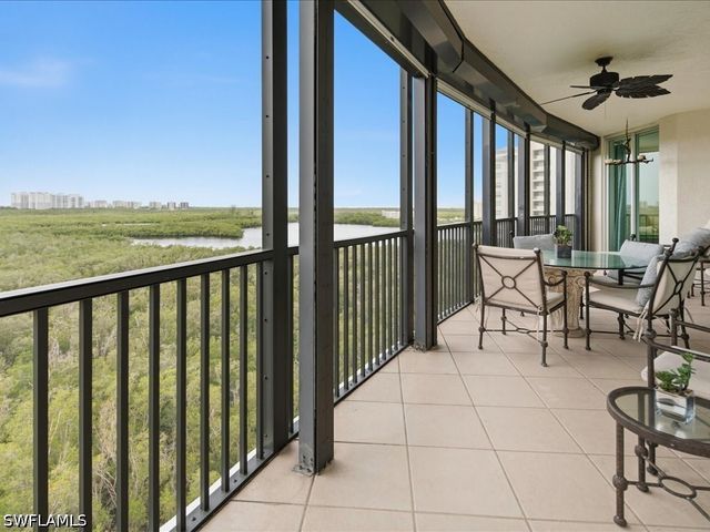 425 Cove Tower DR 901, Naples, FL 34110