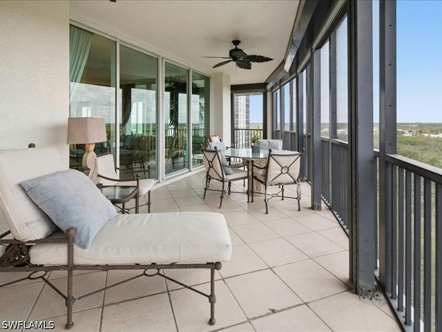 425 Cove Tower DR 901, Naples, FL 34110