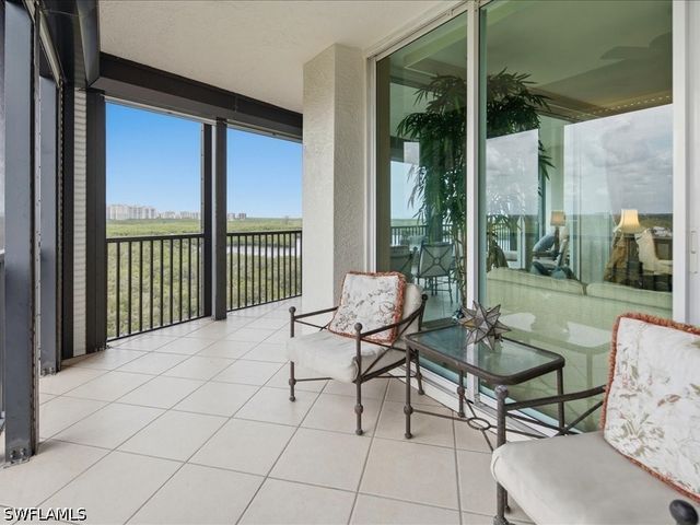425 Cove Tower DR 901, Naples, FL 34110