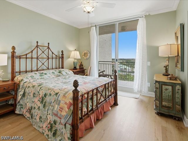 425 Cove Tower DR 901, Naples, FL 34110