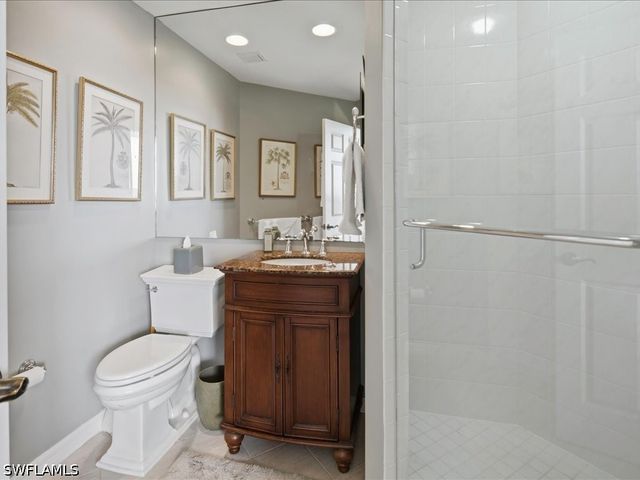 425 Cove Tower DR 901, Naples, FL 34110