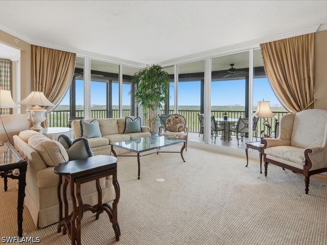 425 Cove Tower DR 901, Naples, FL 34110