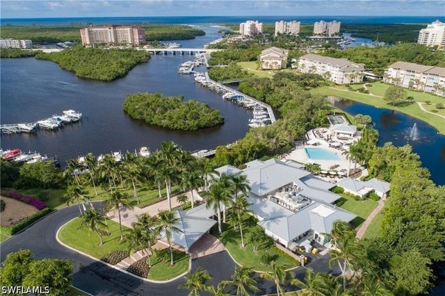 425 Cove Tower DR 901, Naples, FL 34110