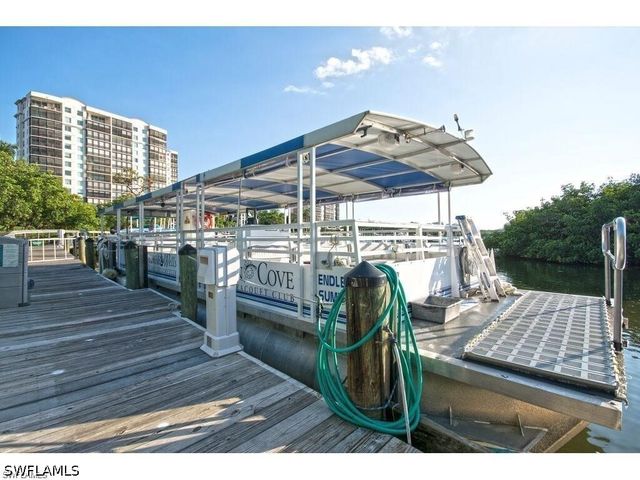 425 Cove Tower DR 901, Naples, FL 34110