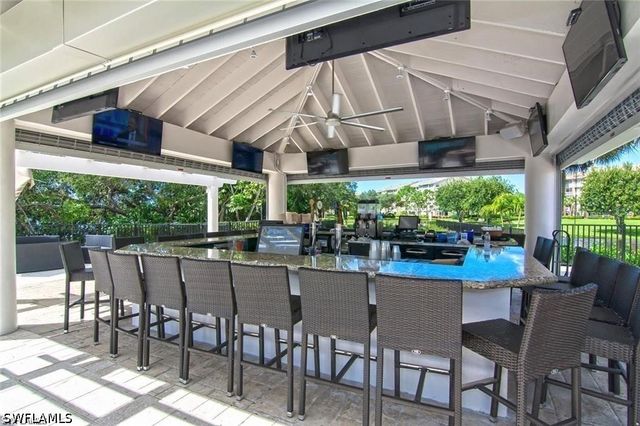 425 Cove Tower DR 901, Naples, FL 34110