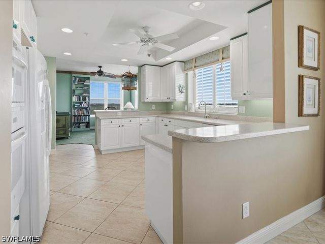 425 Cove Tower DR 901, Naples, FL 34110