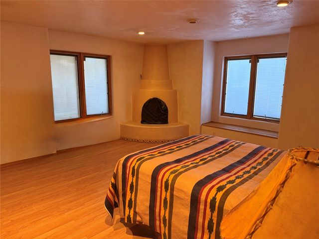 44 Camino Benavidez, Santa Fe, NM 87507