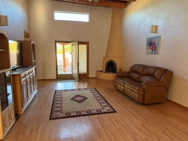 44 Camino Benavidez, Santa Fe, NM 87507