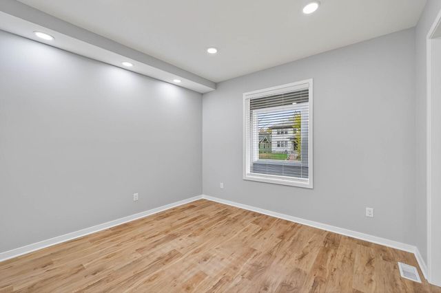 1271 Seminary Avenue, Saint Paul, MN 55104