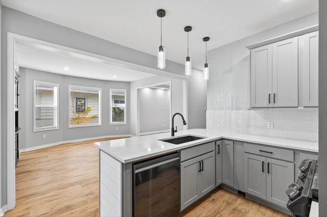 1271 Seminary Avenue, Saint Paul, MN 55104