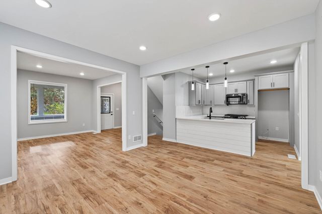 1271 Seminary Avenue, Saint Paul, MN 55104