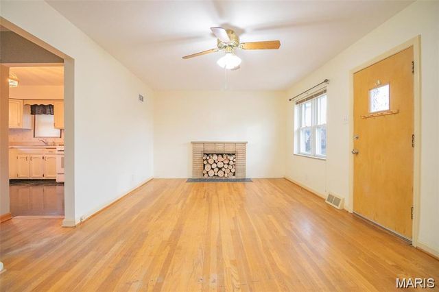 8903 Pine Avenue, St Louis, MO 63144