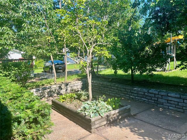 8903 Pine Avenue, St Louis, MO 63144