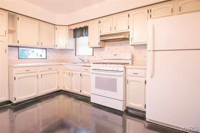 8903 Pine Avenue, St Louis, MO 63144
