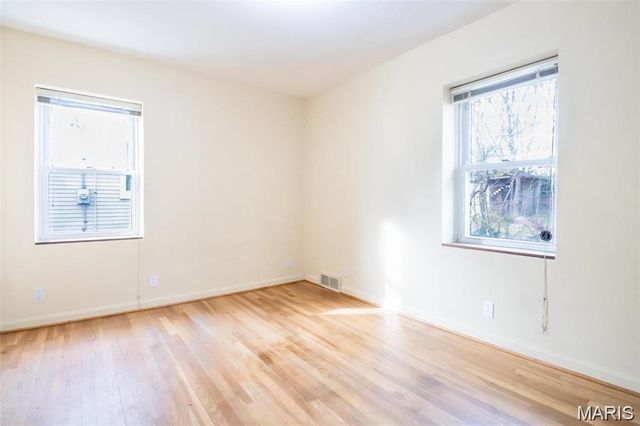 8903 Pine Avenue, St Louis, MO 63144