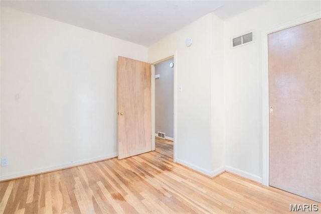 8903 Pine Avenue, St Louis, MO 63144