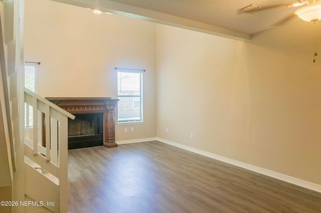 1403 W DEFENDER Court, Jacksonville, FL 32233