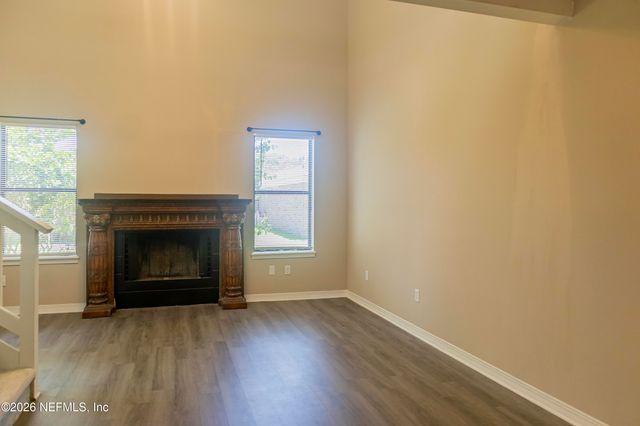 1403 W DEFENDER Court, Jacksonville, FL 32233