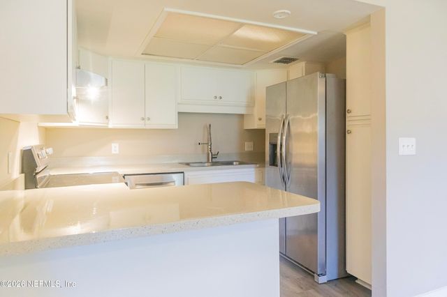 1403 W DEFENDER Court, Jacksonville, FL 32233
