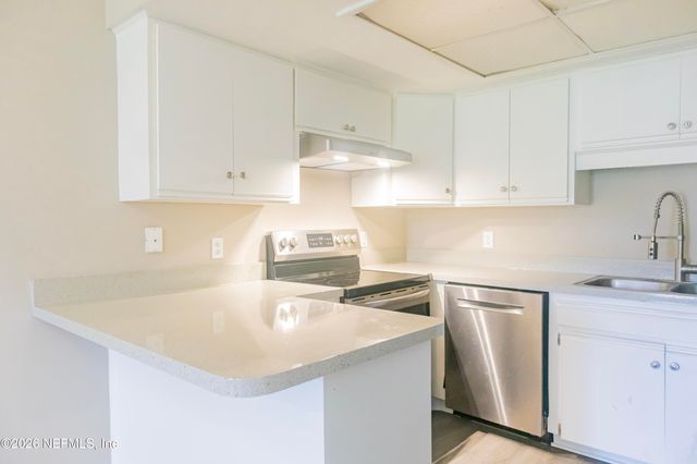 1403 W DEFENDER Court, Jacksonville, FL 32233