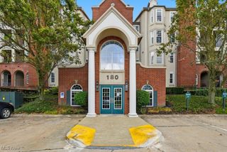 180 Fox Hollow Drive 105, Mayfield Heights, OH 44124