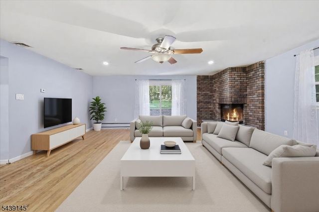 261 Eyland Ave, Roxbury Twp., NJ 07876