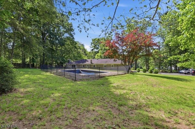 261 Eyland Ave, Roxbury Twp., NJ 07876