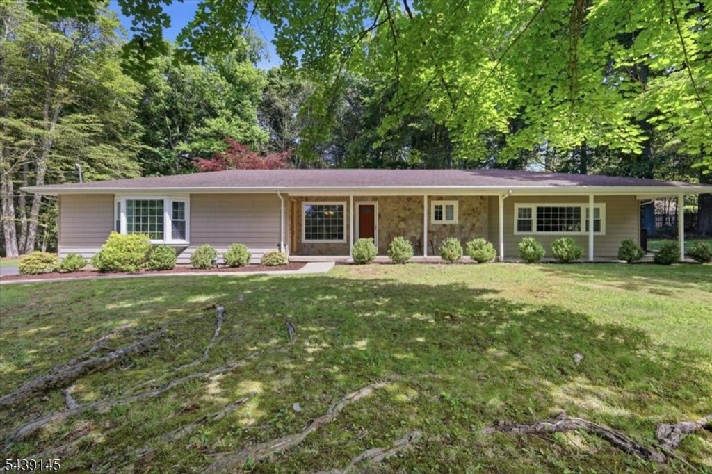 261 Eyland Ave, Roxbury Twp., NJ 07876