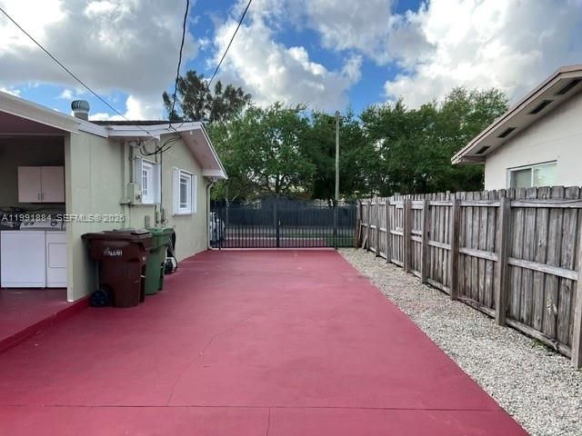 631 W 50th St 631, Hialeah, FL 33012