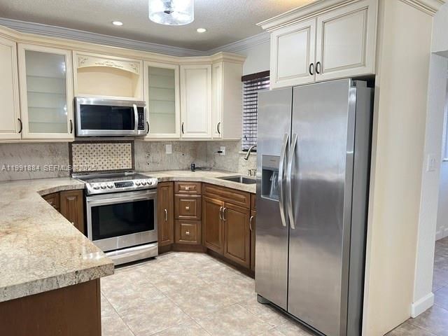 631 W 50th St 631, Hialeah, FL 33012