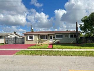 631 W 50th St 631, Hialeah, FL 33012