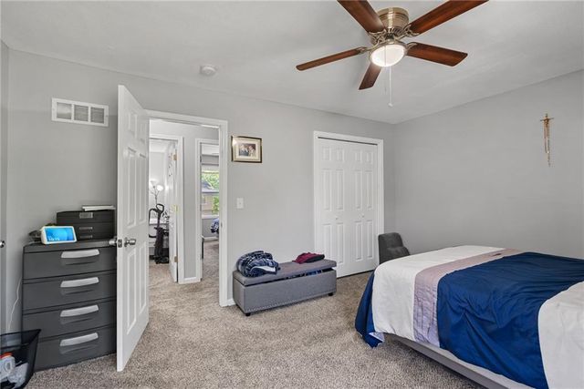 1900 Parkwood Drive, Harrisonville, MO 64701