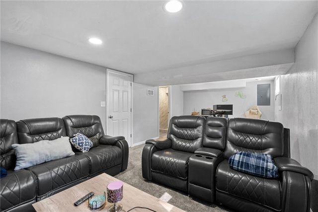 1900 Parkwood Drive, Harrisonville, MO 64701