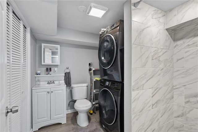 1900 Parkwood Drive, Harrisonville, MO 64701