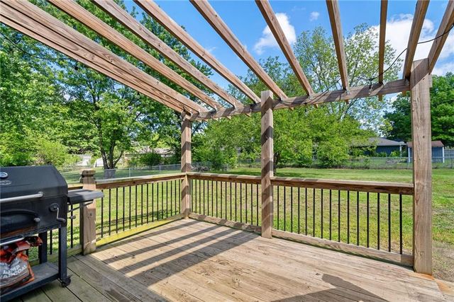 1900 Parkwood Drive, Harrisonville, MO 64701