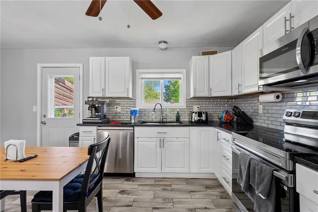 1900 Parkwood Drive, Harrisonville, MO 64701