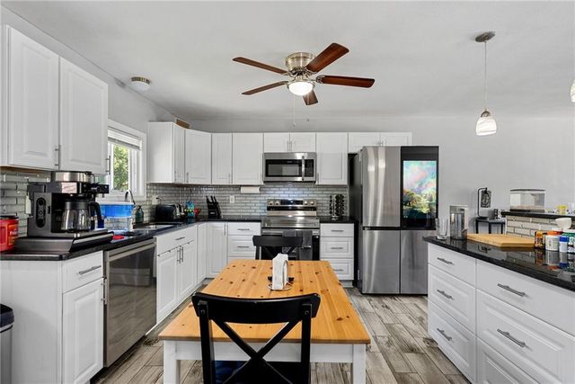 1900 Parkwood Drive, Harrisonville, MO 64701
